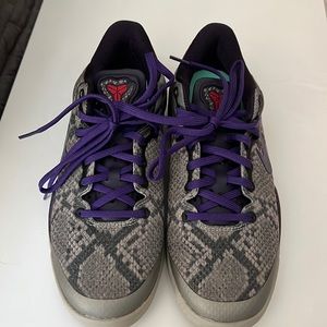 Brand New Nike Kobe 8 - size 4Y woman 5.5